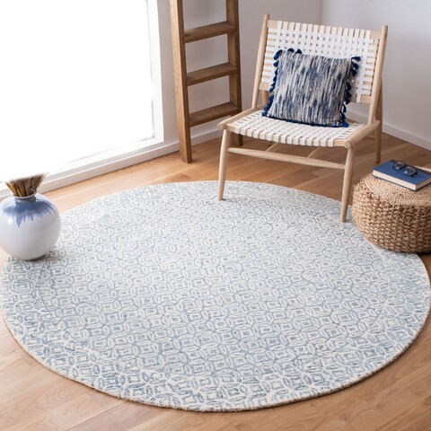 SAFAVIEH Amherst Collection Area Rug - 6' X 9', Navy & Beige, Moroccan Trellis-185652