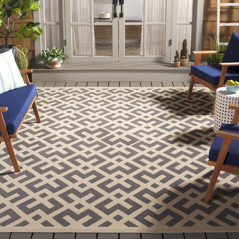 Fade Resistant Indoor Outdoor Rug | Courtyard by Safavieh