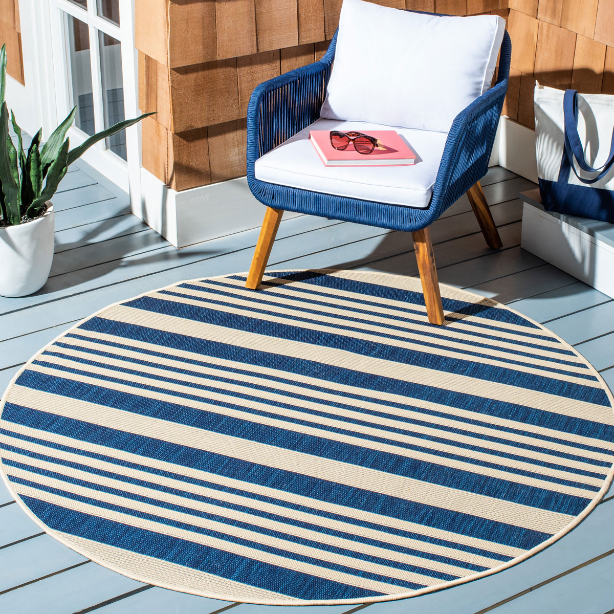 Navy Blue Stripe Indoor Outdoor Rug - Safavieh.com