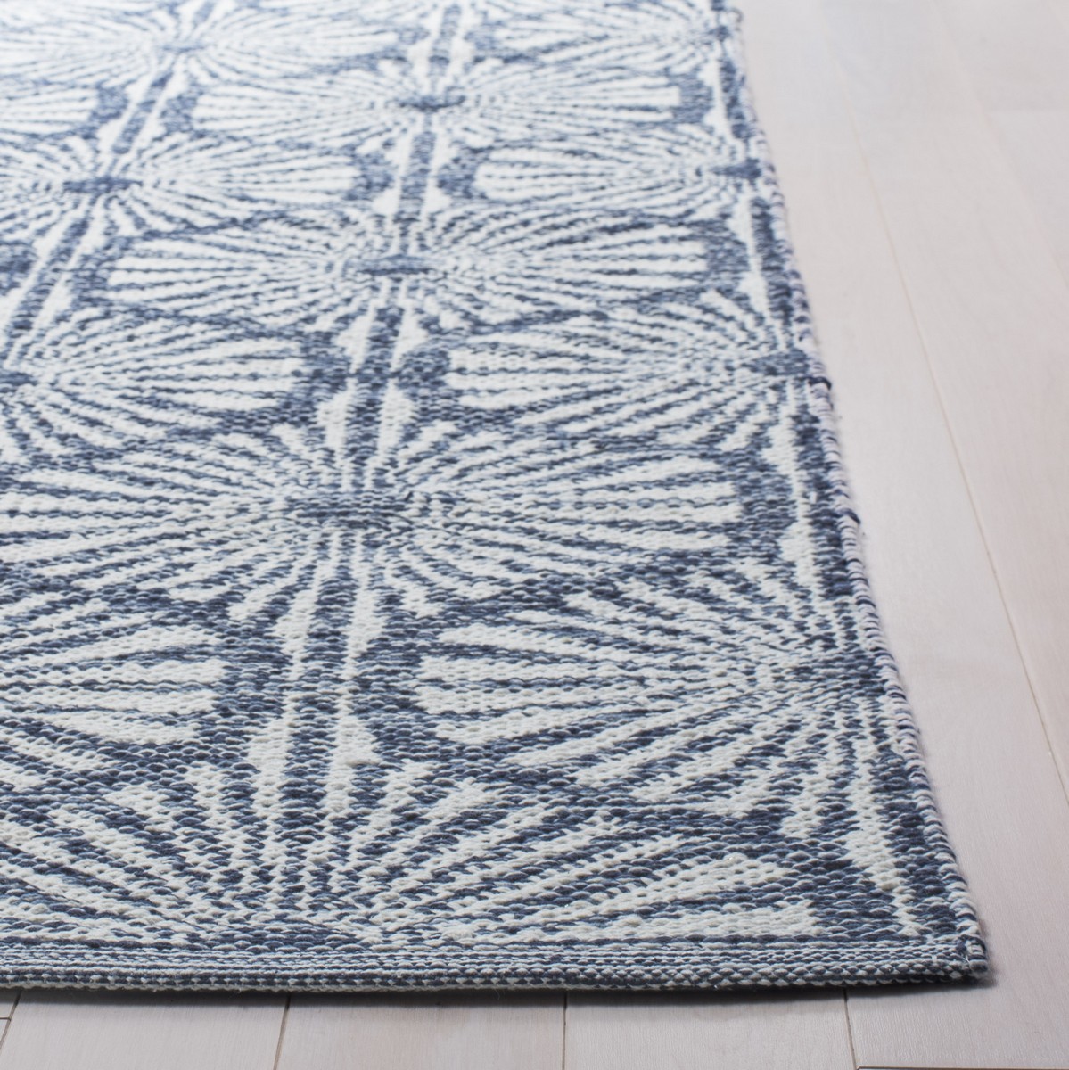 Rug MTK606C - Montauk Area Rugs by Safavieh