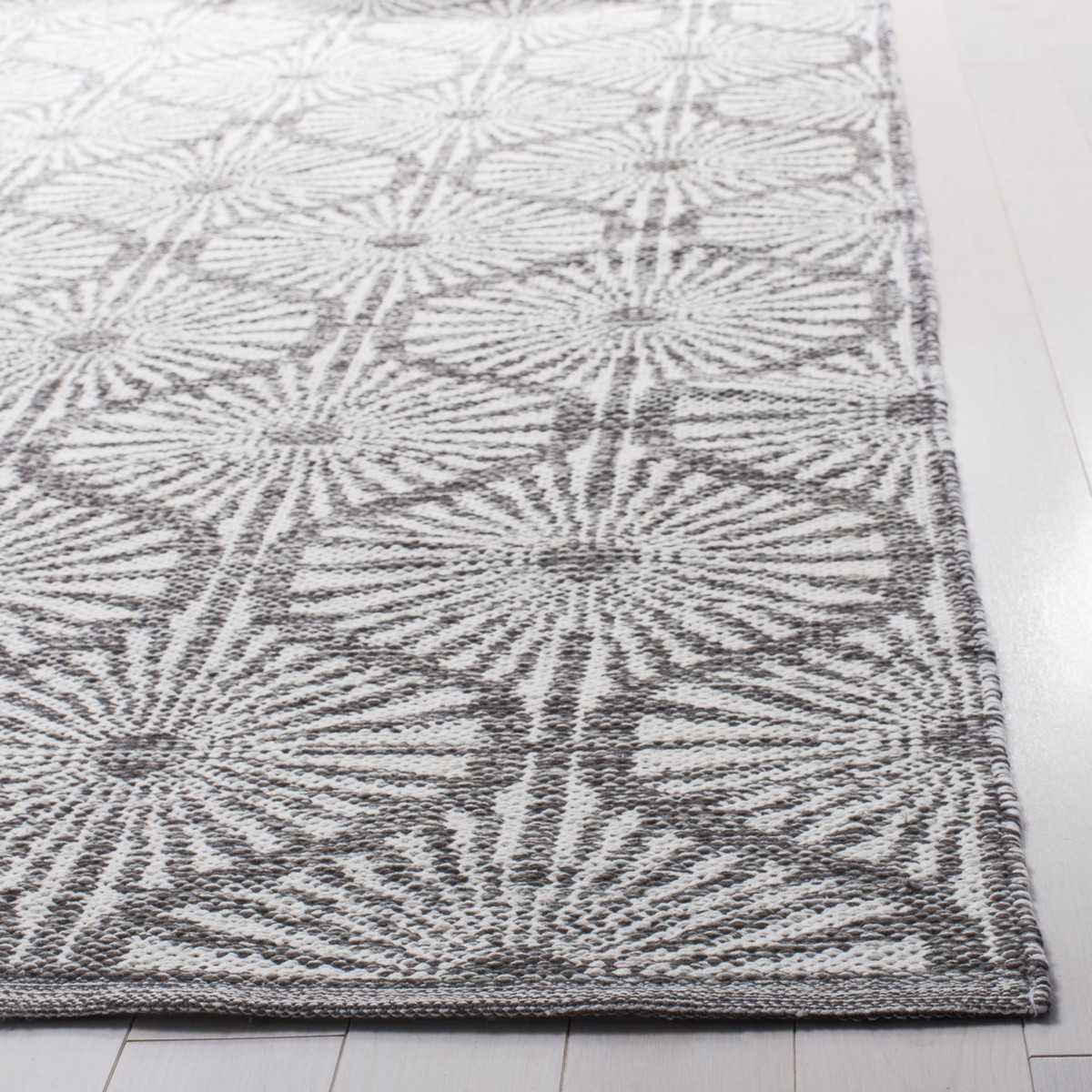 Rug MTK606J - Montauk Area Rugs by Safavieh