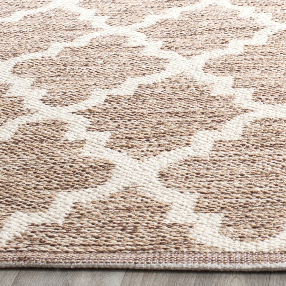 Rug MTK810E Montauk Area Rugs by Safavieh