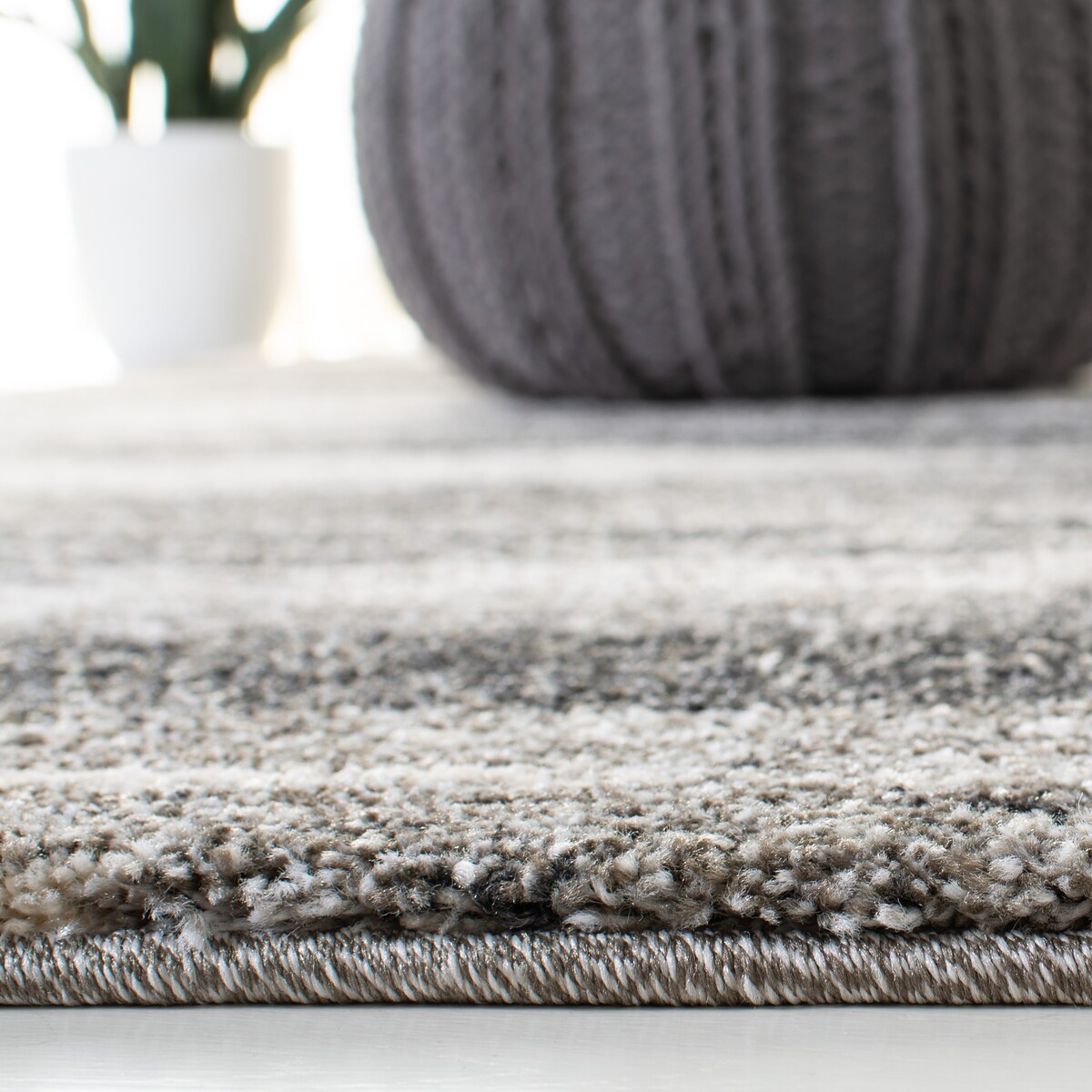 Retro Rugs | Grey 60's Inspired Carpet - Safavieh