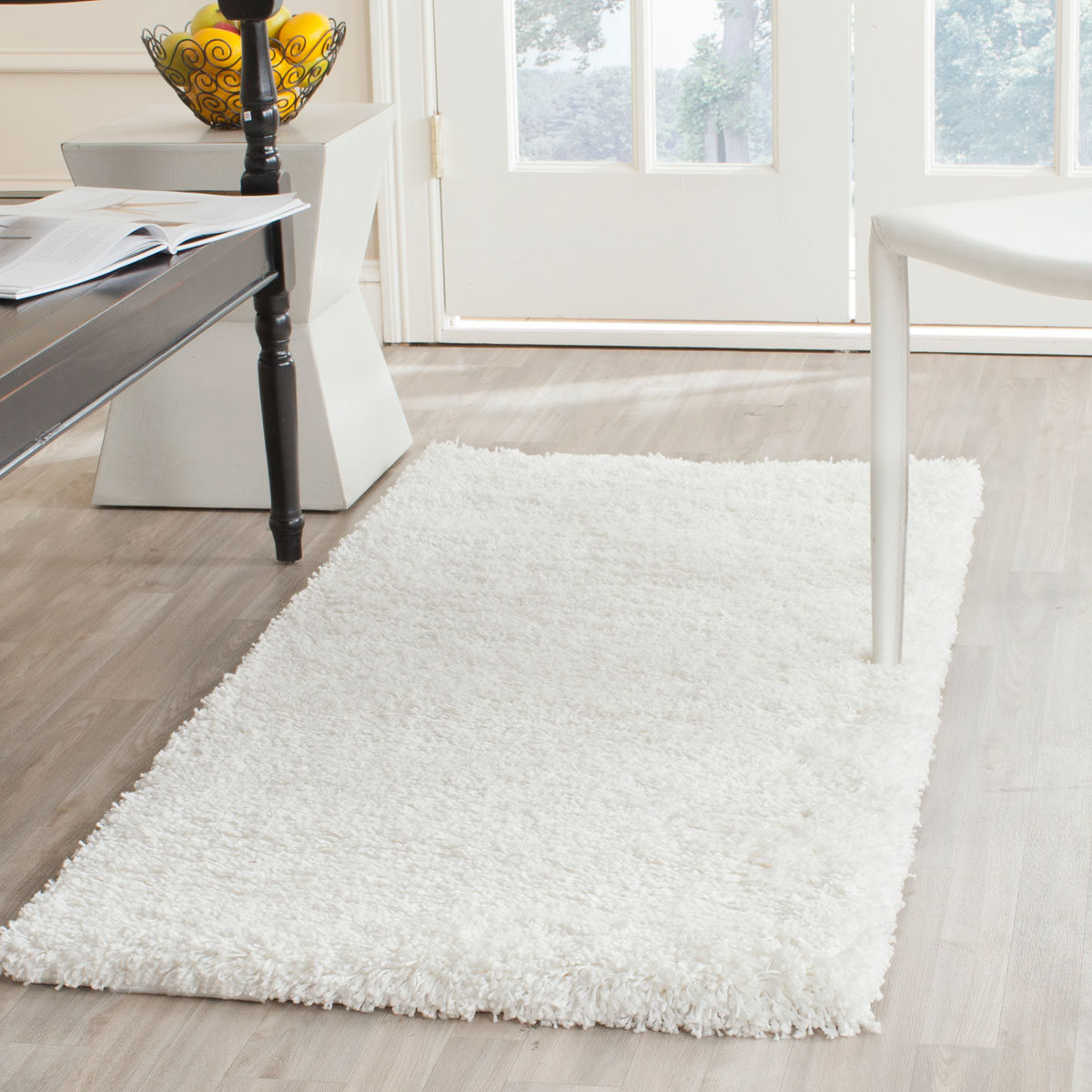 Plush White California Collection Safavieh Com 2 3 X 5 0